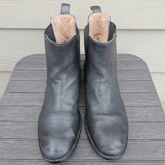 Frye Anna Chelsea Black Leather Boots Pull On Low Heel Shoes Women's Size 8