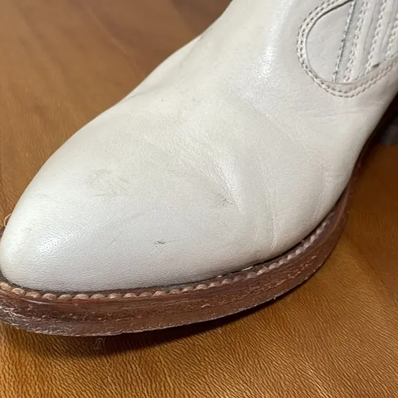 Frye Billy Leather Shootie Bootie Size 7 1/2 Bone White Cream Pointy Ankle Boot