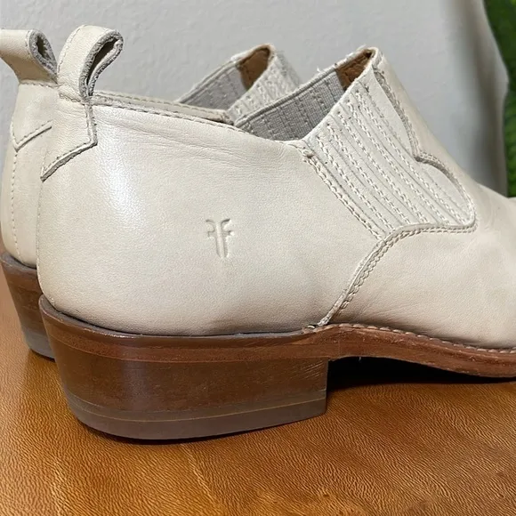 Frye Billy Leather Shootie Bootie Size 7 1/2 Bone White Cream Pointy Ankle Boot