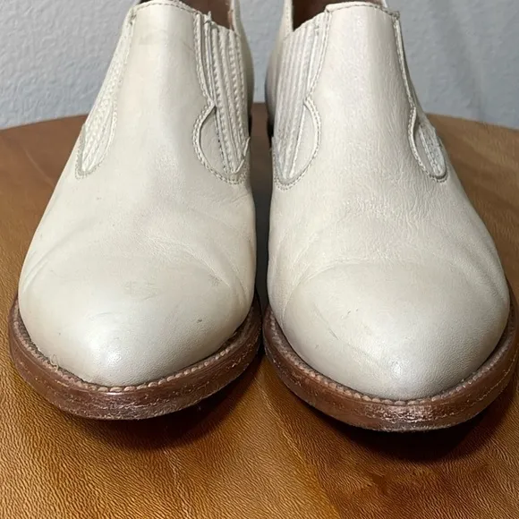 Frye Billy Leather Shootie Bootie Size 7 1/2 Bone White Cream Pointy Ankle Boot