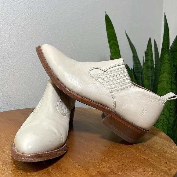 Frye Billy Leather Shootie Bootie Size 7 1/2 Bone White Cream Pointy Ankle Boot
