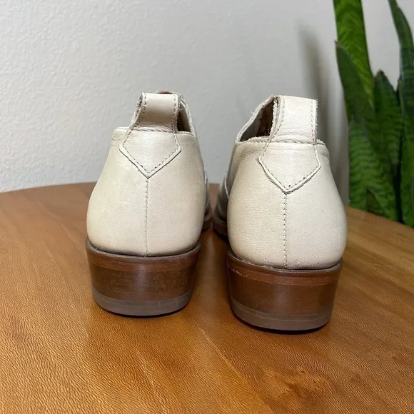 Frye Billy Leather Shootie Bootie Size 7 1/2 Bone White Cream Pointy Ankle Boot