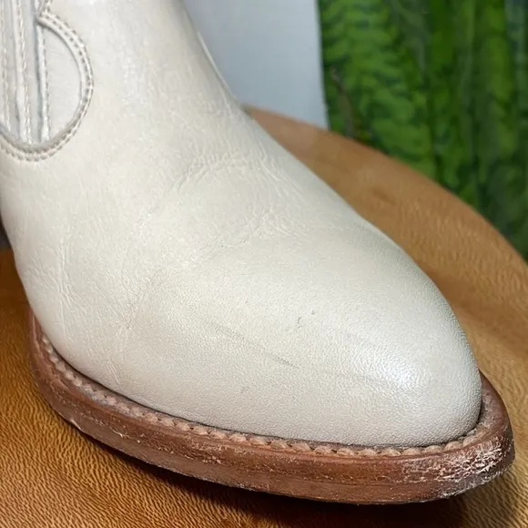 Frye Billy Leather Shootie Bootie Size 7 1/2 Bone White Cream Pointy Ankle Boot