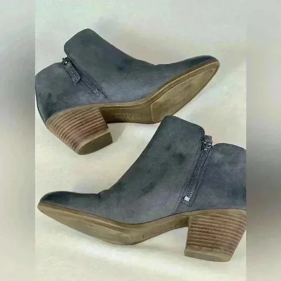Frye Judith double zip leather booties 2 inch heel size 9 M gray 2 inch heel