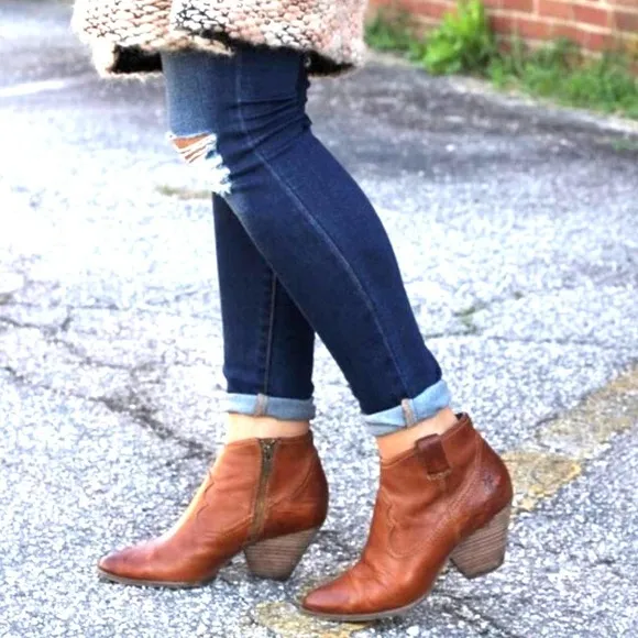 Frye Judith Zip Bootie  Cognac boots 6 leather ankle euc
