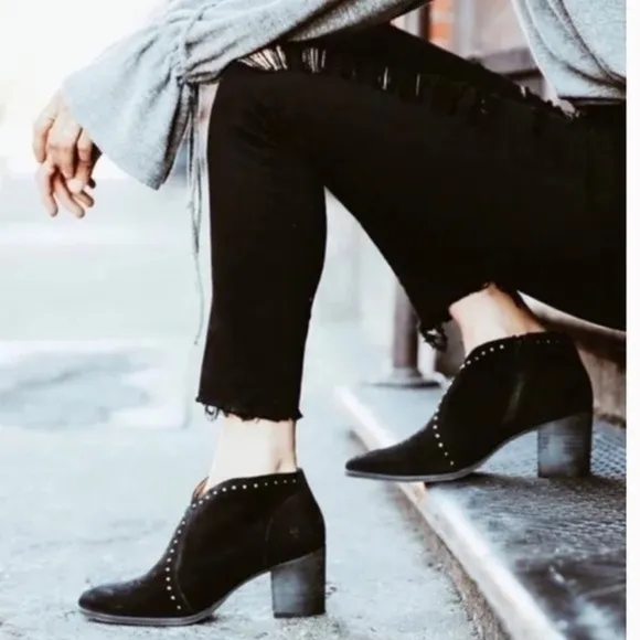 Frye Nora Black Stud Suede Western Boots Size 9.5