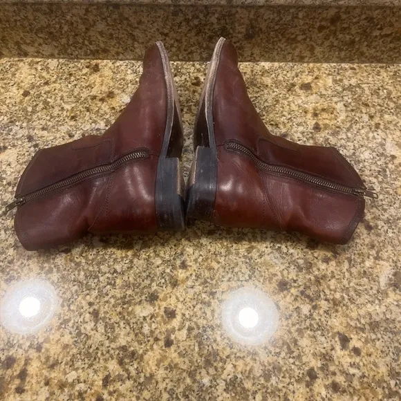 Frye short ankle boots leather zipper low heel block distressed western brown 7