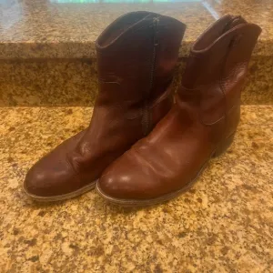 Frye short ankle boots leather zipper low heel block distressed western brown 7