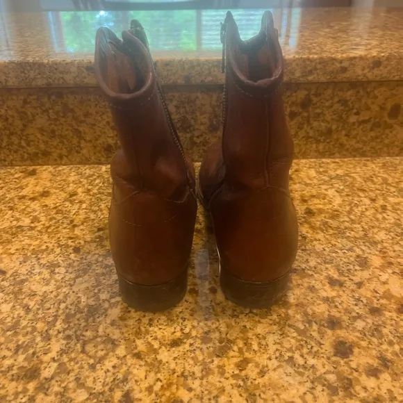Frye short ankle boots leather zipper low heel block distressed western brown 7