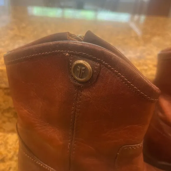 Frye short ankle boots leather zipper low heel block distressed western brown 7