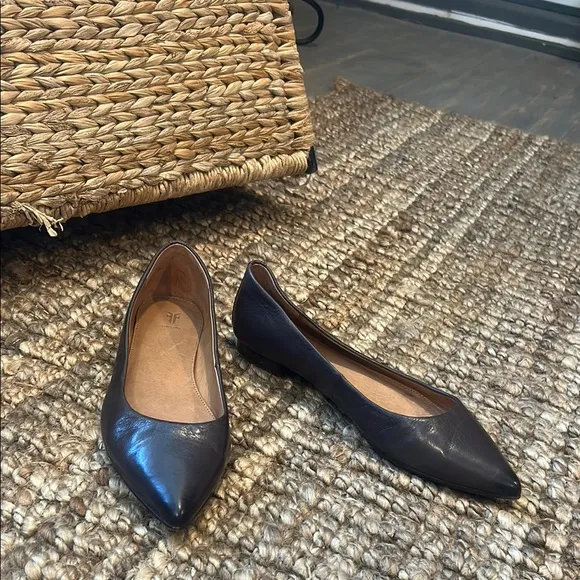 Frye Sienna Ballet Flats Leather Womens Shoes Pointy Toe Size 8