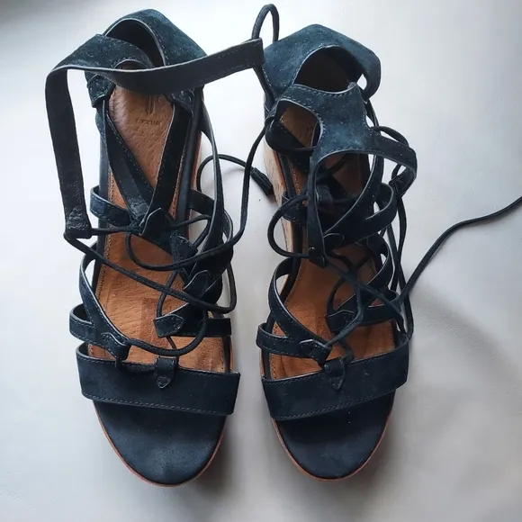 Frye suede gladiator platform sandals Sz-11