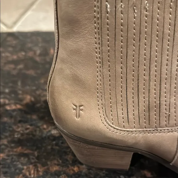 Frye Women’s Sandra Booties 8.5