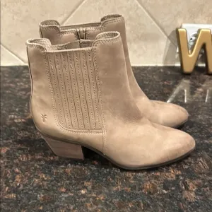 Frye Women’s Sandra Booties 8.5
