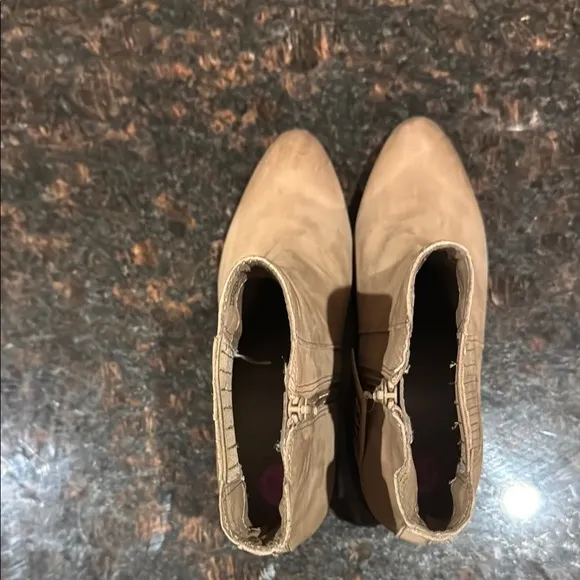 Frye Women’s Sandra Booties 8.5
