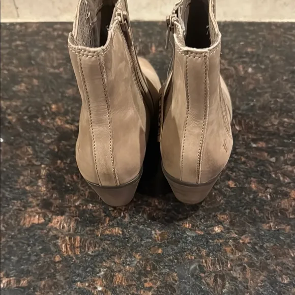 Frye Women’s Sandra Booties 8.5