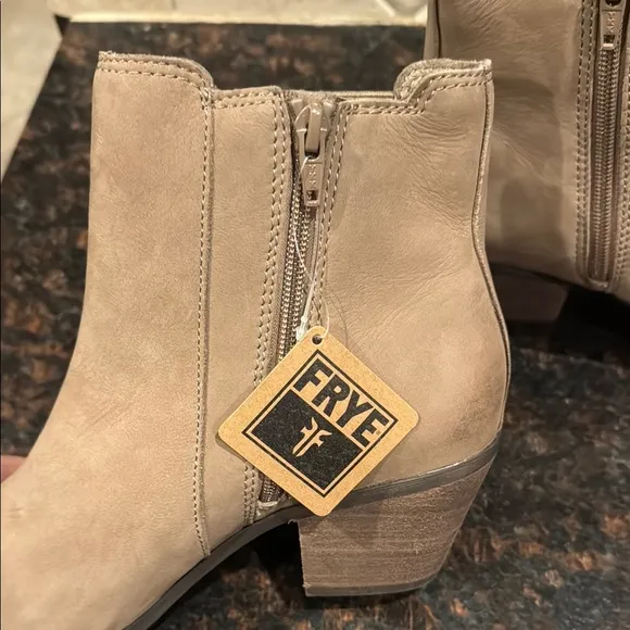 Frye Women’s Sandra Booties 8.5