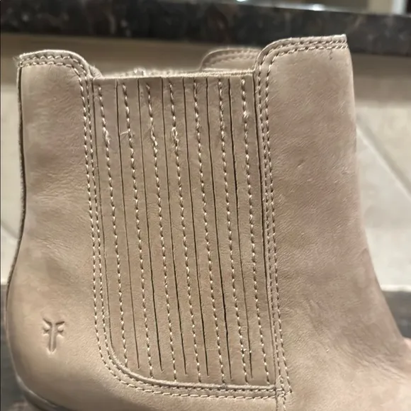 Frye Women’s Sandra Booties 8.5