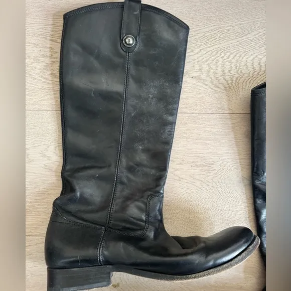 FRYEMELISSA BUTTON 2 BOOTS size 8.5