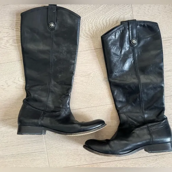 FRYEMELISSA BUTTON 2 BOOTS size 8.5
