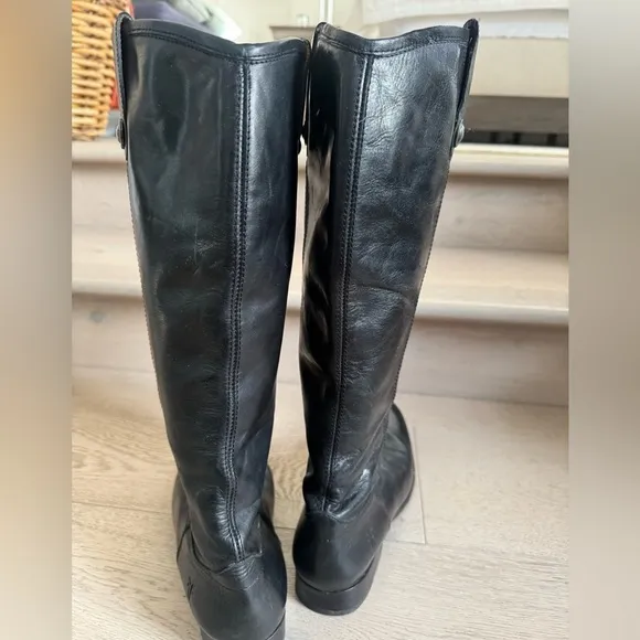 FRYEMELISSA BUTTON 2 BOOTS size 8.5