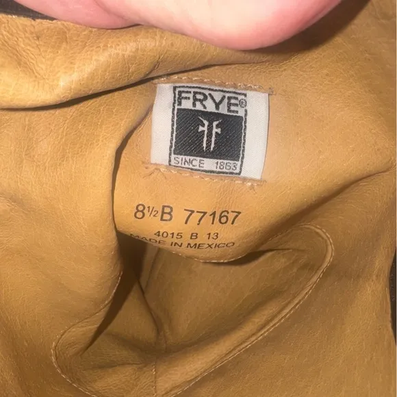 FRYEMELISSA BUTTON 2 BOOTS size 8.5