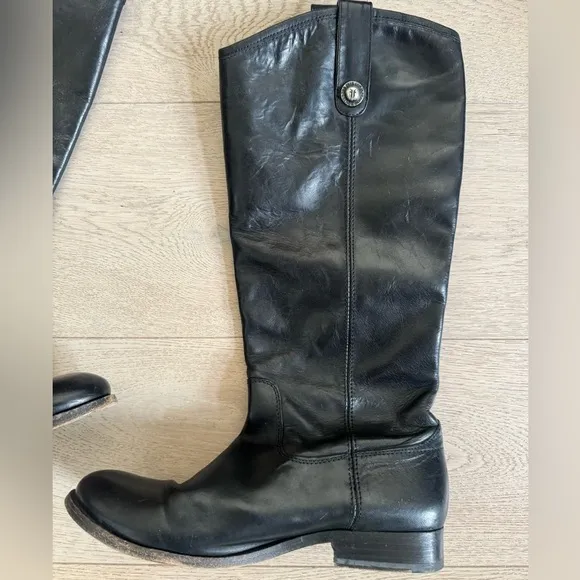 FRYEMELISSA BUTTON 2 BOOTS size 8.5