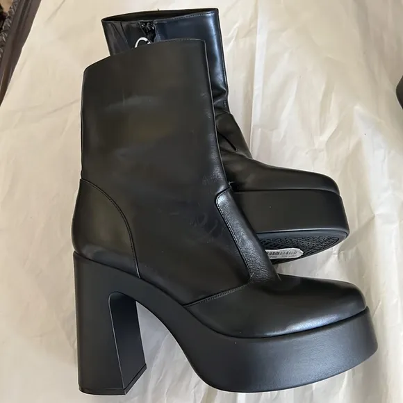 GBLevi Tate Leather Platform Mid Boots