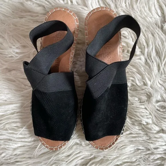 Gentle Souls Kenneth Cole Black Peep Toe Espadrille Wedge Colleen Sandal Sz 8.5