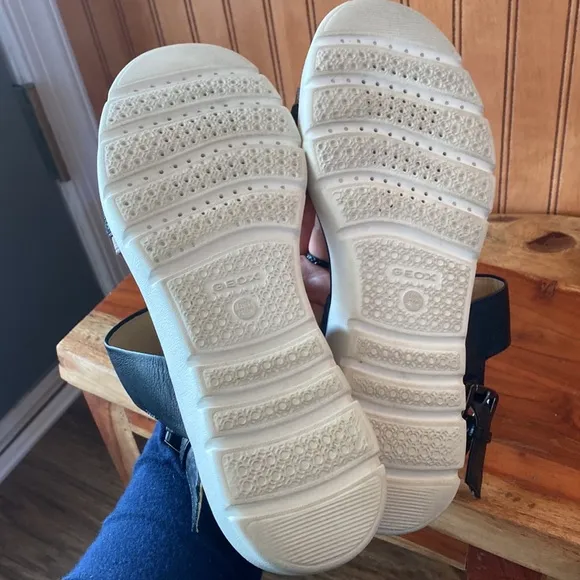 Geox respira strappy platform white sidewalk leather glitter sandals. Sz 39