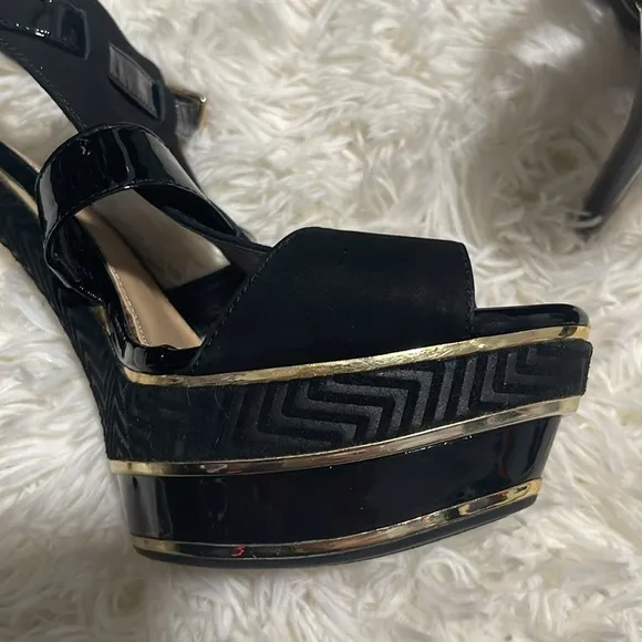 Gianni Bini Black and Gold Platform Stiletto Chevron Print High Heels, 9, NWOT