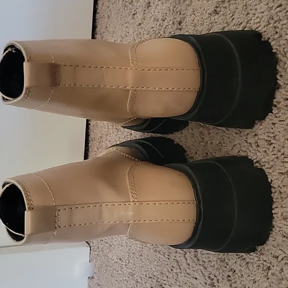 Gianni Bini zip platform boots