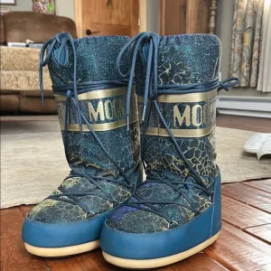 Girls moon boots size 5-6