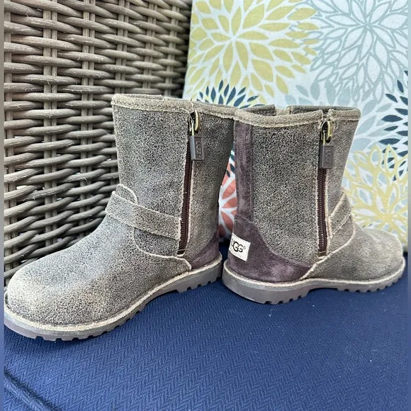 Girls UGG size 8 boots