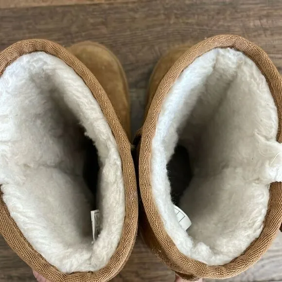 Girls Koolaburra Bow boots. Chestnut. Sz 4.
