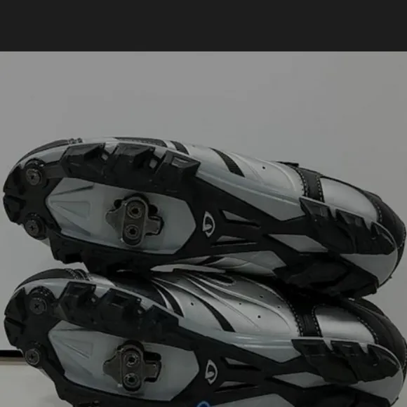 Giro Women's Bicycle Clip-On Shoes