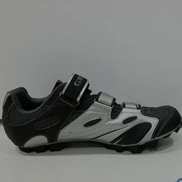 Giro Women's Bicycle Clip-On Shoes