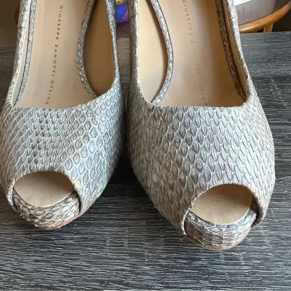 Giuseppe Zanotti Snake Print Embossed Leather Peep Toe Pump Heels EU36 US6