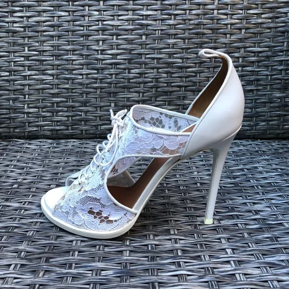 Givenchy Floral Lace Peep Toe Bootie Sandal  - Size 38.5 - White - NEW -