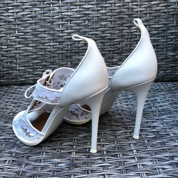 Givenchy Floral Lace Peep Toe Bootie Sandal  - Size 38.5 - White - NEW -