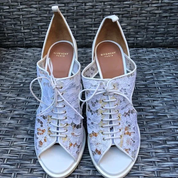 Givenchy Floral Lace Peep Toe Bootie Sandal  - Size 38.5 - White - NEW -