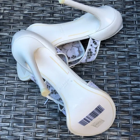 Givenchy Floral Lace Peep Toe Bootie Sandal  - Size 38.5 - White - NEW -