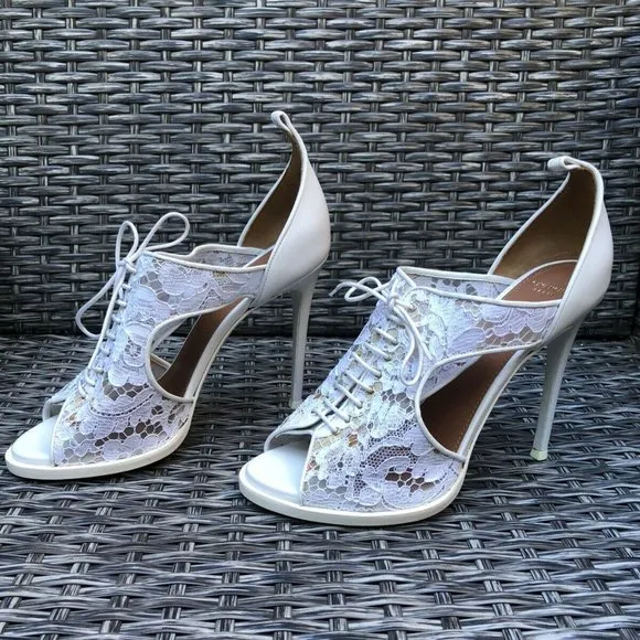 Givenchy Floral Lace Peep Toe Bootie Sandal  - Size 38.5 - White - NEW -