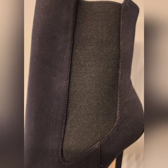 Good American High Kickstand Neoprene Bootie In Black Gold Accents size 9