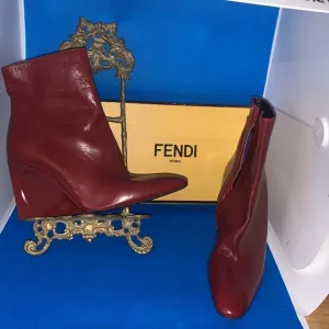 Gorgeous Authentic Fendi leather reddish brown wedge booties gold stripe
