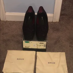 Great condition Sparkly Bally dress shoes size 11