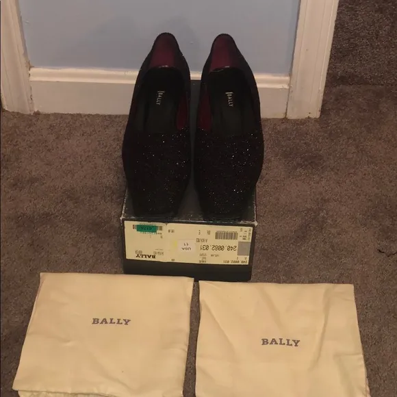 Great condition Sparkly Bally dress shoes size 11