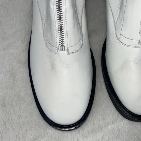 GUC STUART WEITZMAN Lodge Zip Leather Bootie in White Size 8