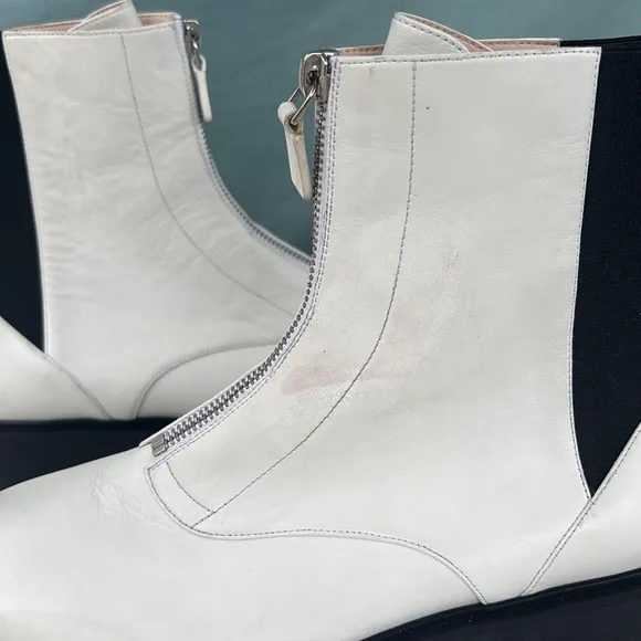 GUC STUART WEITZMAN Lodge Zip Leather Bootie in White Size 8