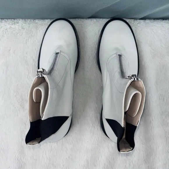 GUC STUART WEITZMAN Lodge Zip Leather Bootie in White Size 8